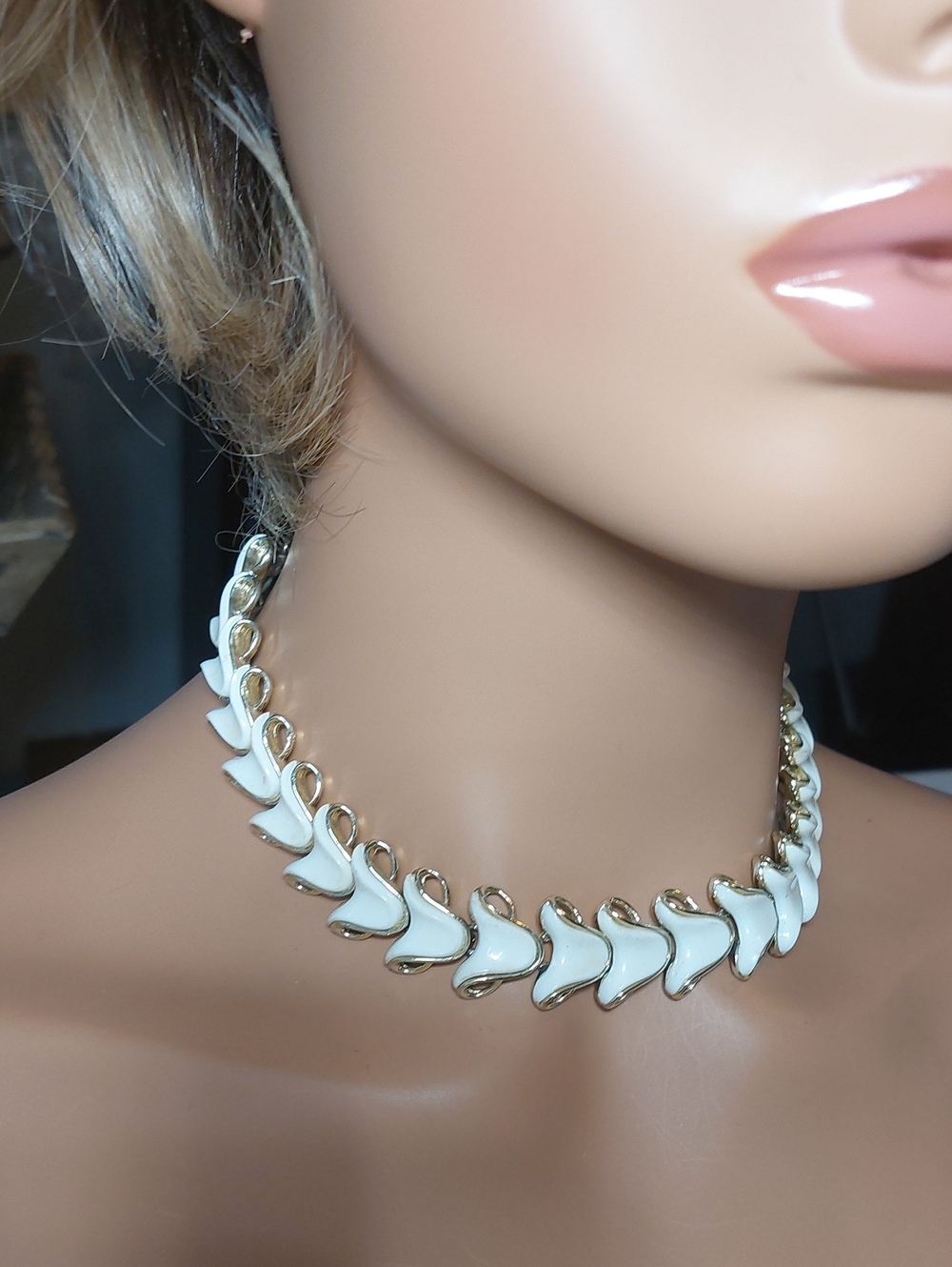 Vintage Cream Thermaset Goldtone Choker Necklace 13-16"